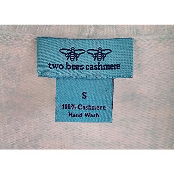 NEW Two Bees Cashmere Cardigan sz Small Light Aqua with Coral Seahorses Reg $297 - Picture 4 of 5